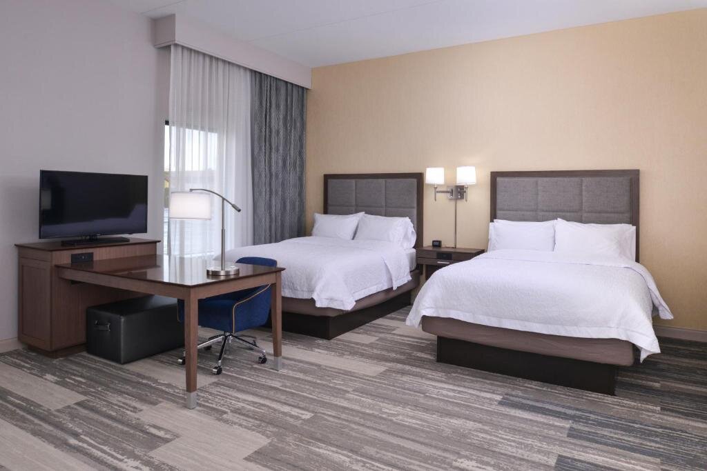 Quadruple suite Hampton Inn & Suites Cincinnati-Mason, Ohio