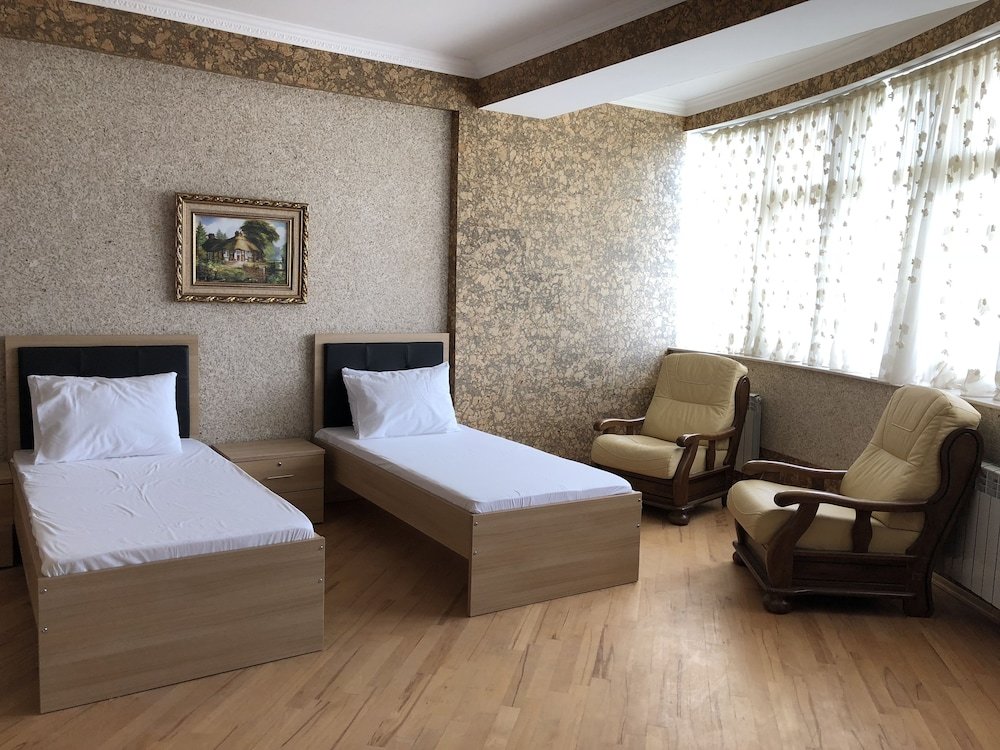 Полулюкс Отель Baku Luxury Hotel