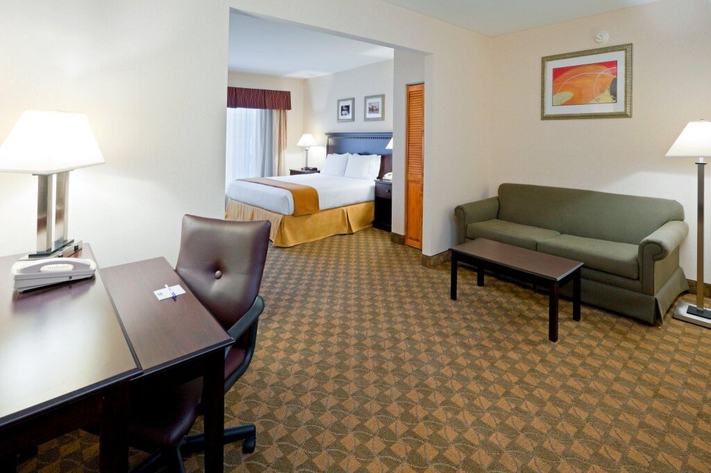 Номер Standard Holiday Inn Express Hotel & Suites Carneys Point, an IHG Hotel