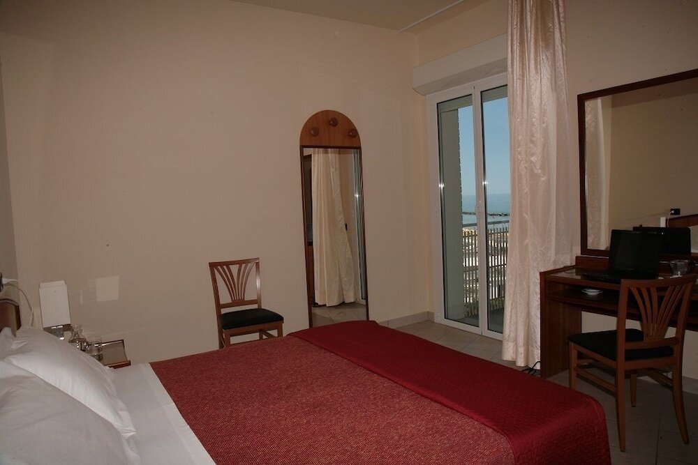 Семейные апартаменты с 2 комнатами с балконом и с видом на океан Residence San Paolo