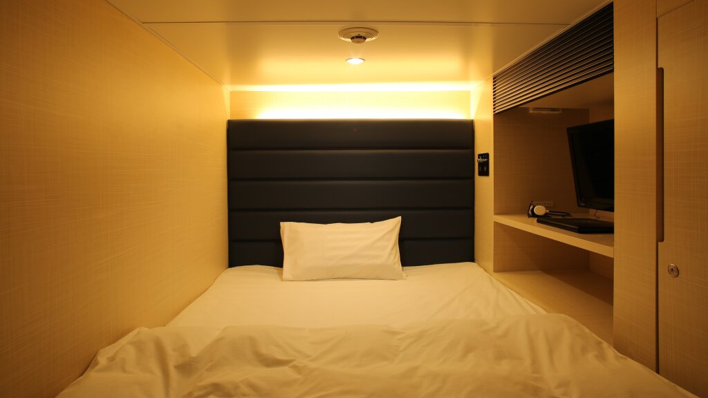 Standard male Capsule Green Rich Hotel & Capsule Naha - Artificial hot spring Futamata Yunohana