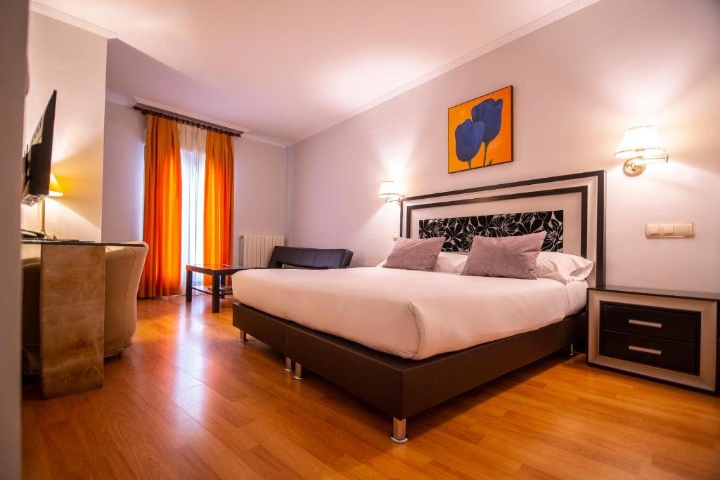 Standard Dreier Zimmer Hotel Rua Salamanca