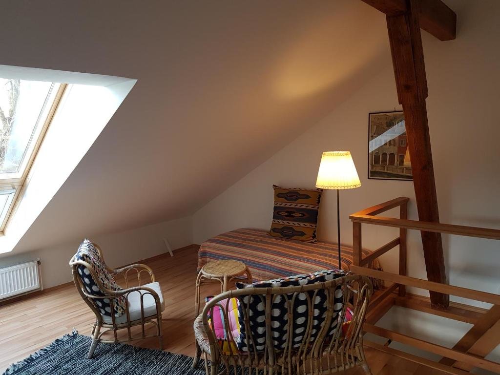 Cottage House With Courtyard & Parking Close To Stadtpark