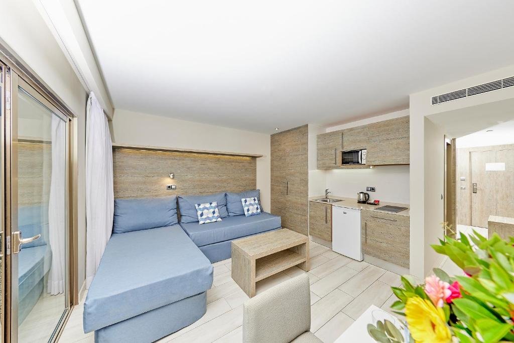 Triple suite Leonardo Royal Hotel Mallorca Palmanova Bay
