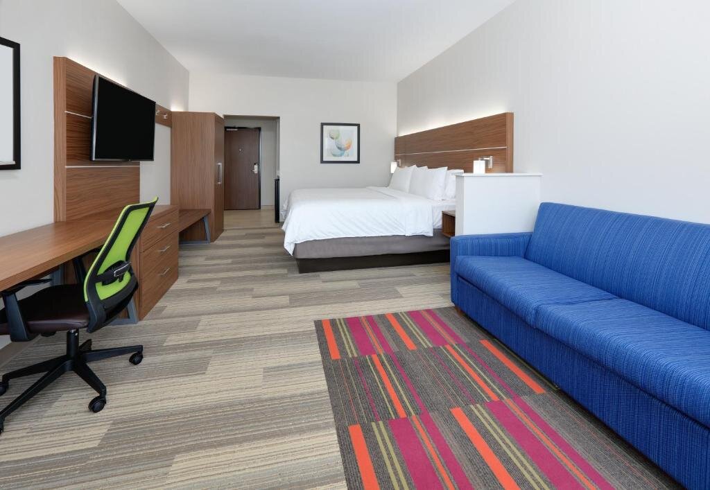 Люкс Holiday Inn Express & Suites - Dallas Park Central Northeast, an IHG Hotel