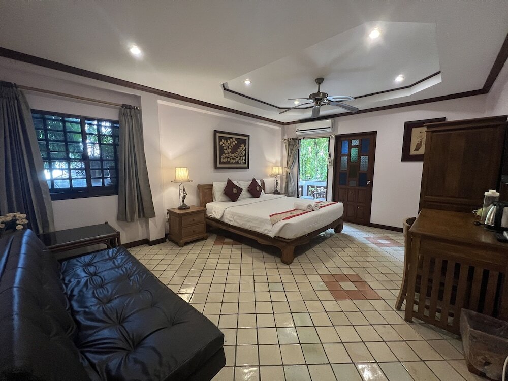 Standard Double room with balcony Pha Thai House