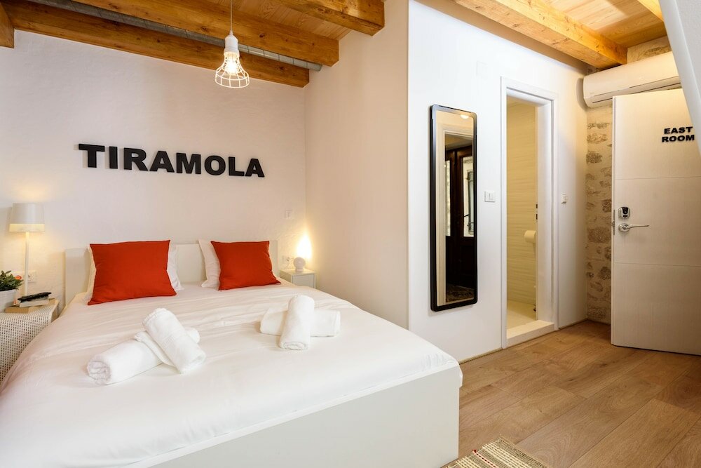 Camera Comfort Apartments & Rooms Tiramola - Old Town