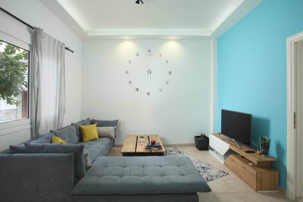 Apartment Nikea apartment near Piraeus port and metro st