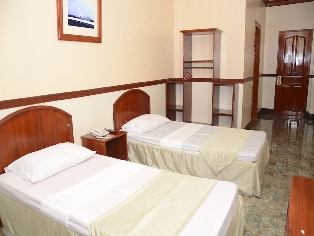 Кровать в общем номере Villa Maria Luisa Hotel