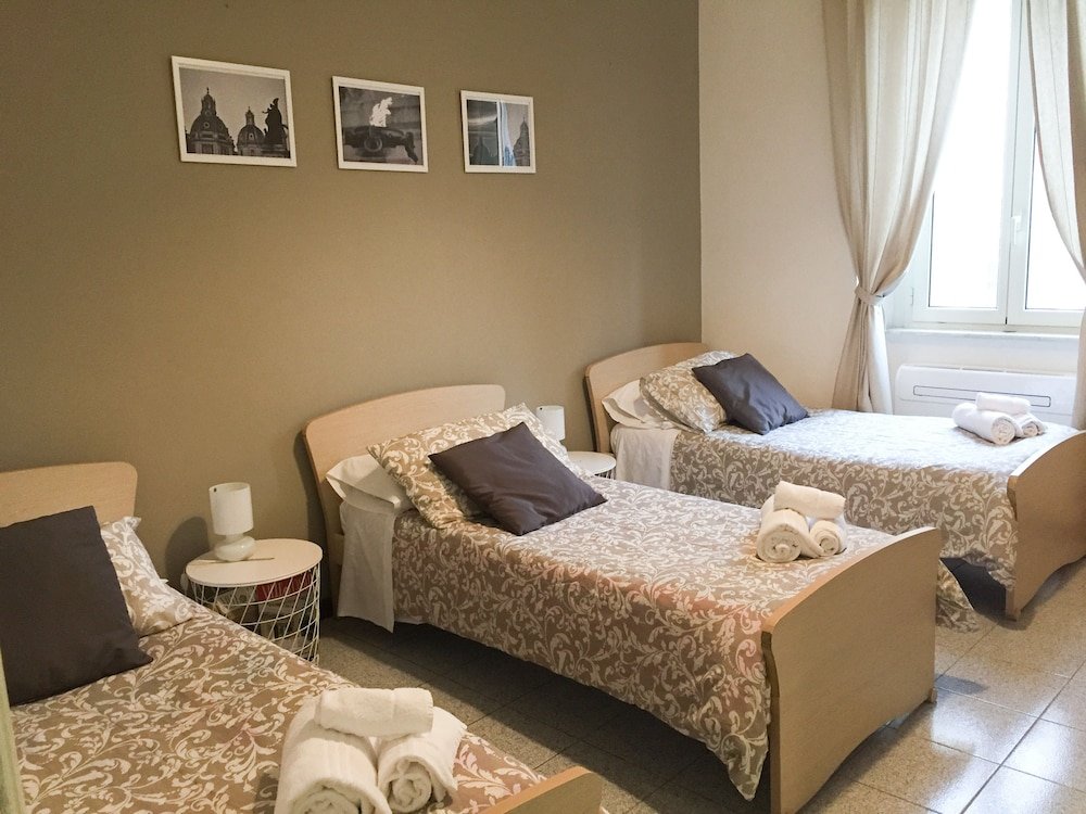 Standard Triple room Domus Santa Caterina