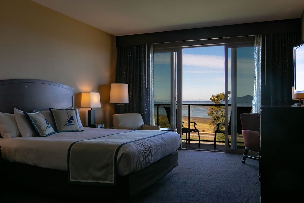 Deluxe Double room with bay view Swinomish Casino & Lodge