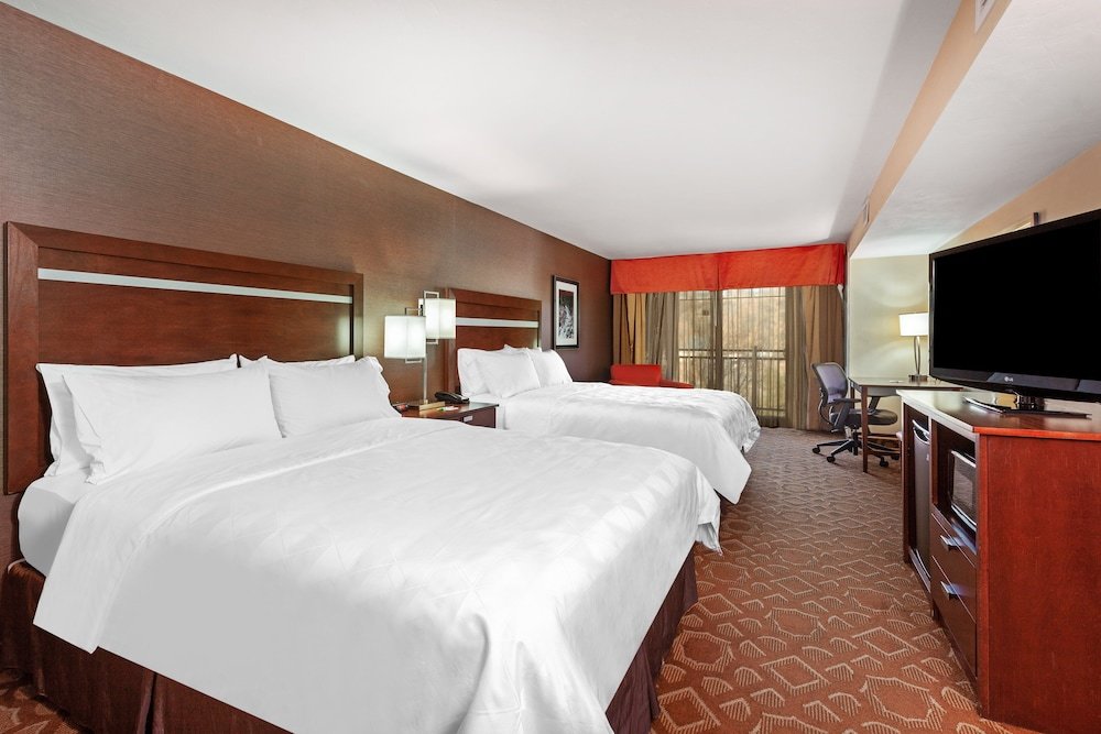 Четырёхместный номер Standard с балконом Holiday Inn Hotel & Suites Durango Downtown, an IHG Hotel