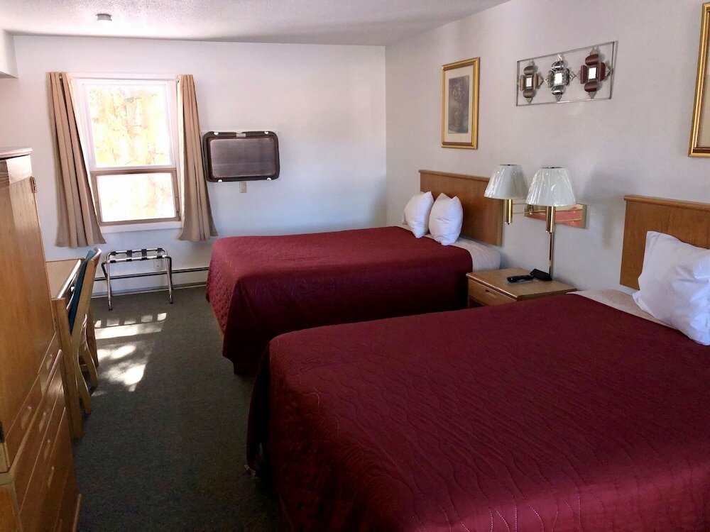 Standard Quadruple room Budget Host Inn