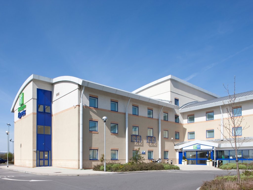 Letto in camerata Holiday Inn Express Cardiff Airport, an IHG Hotel