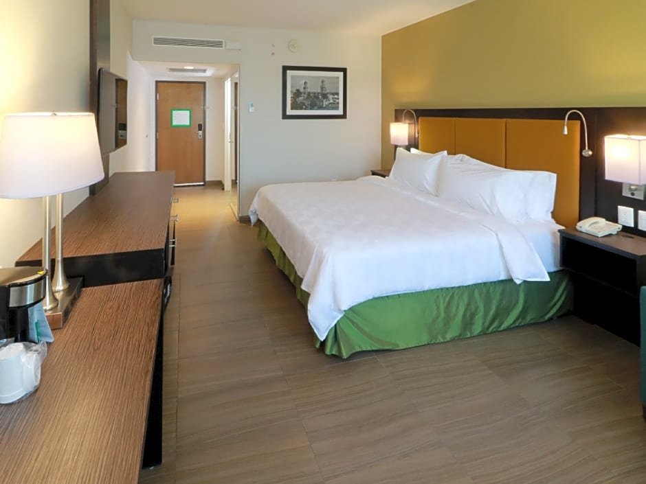 Двухместный номер Premium с видом на залив Holiday Inn Tampico-Altamira, an IHG Hotel