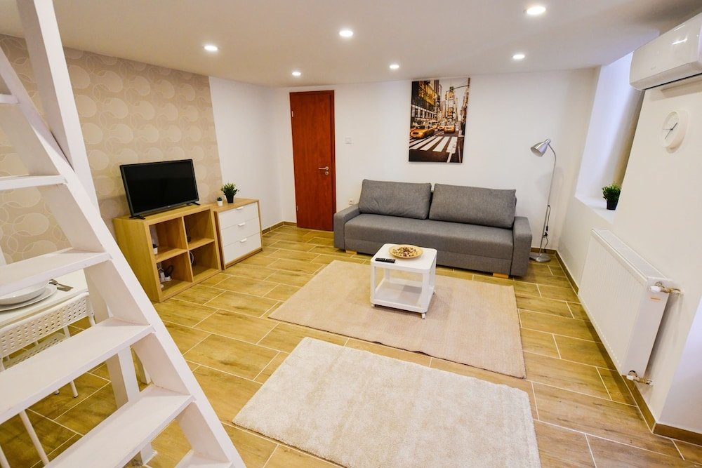 Apartment Two bedroom flat in the heart of city, Király str