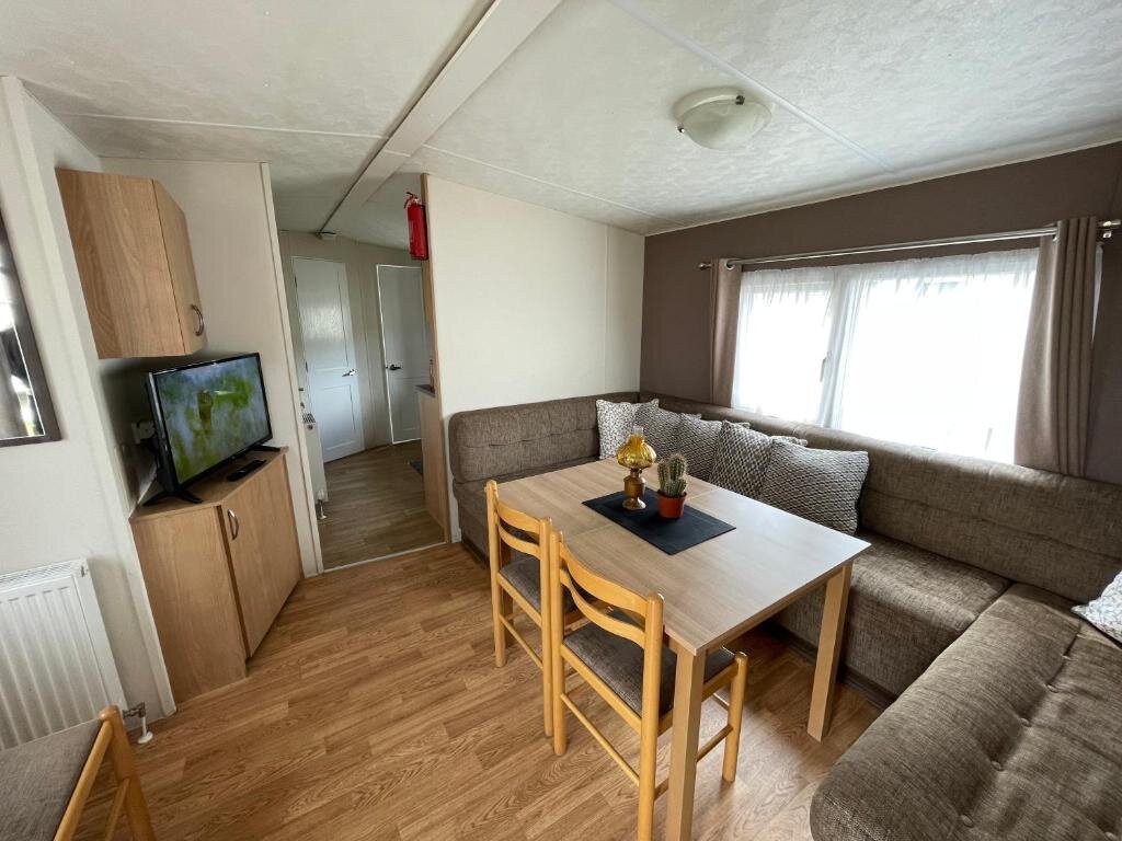 Chalet Impeccable 4-bed Caravan in Clacton-on-sea