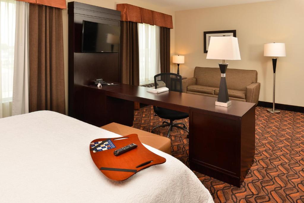 Студия Hampton Inn & Suites Harvey