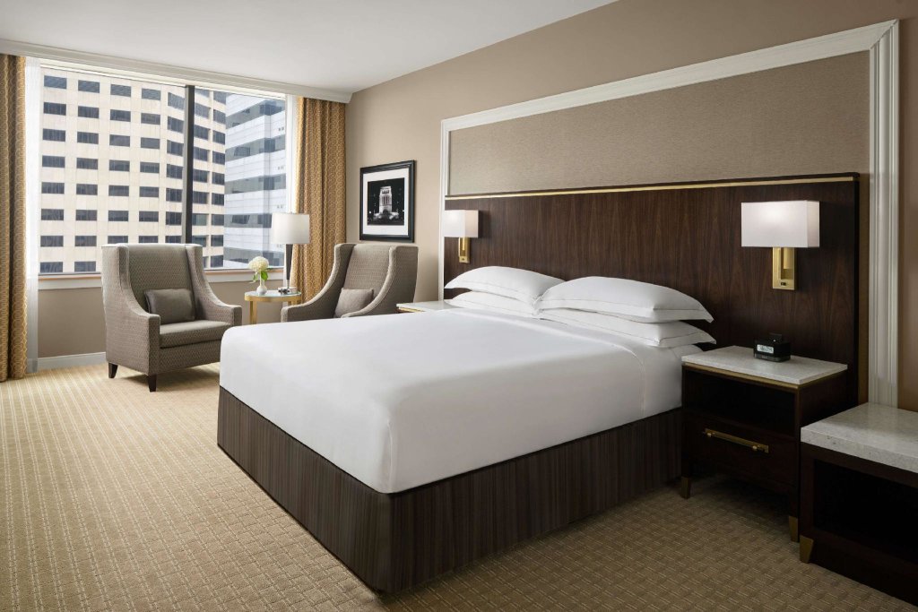 Двухместный номер Standard Hilton Indianapolis Hotel & Suites