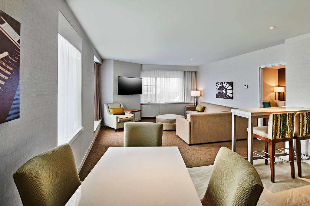 Präsidenten Doppel Suite 1 Schlafzimmer mit Balkon Delta Hotels by Marriott Dartmouth