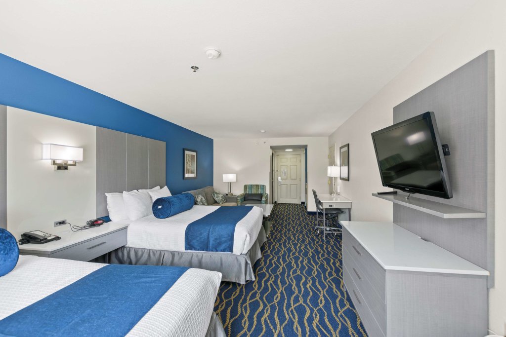 Четырёхместный номер Executive Best Western Plus Lake Lanier Gainesville Hotel & Suites