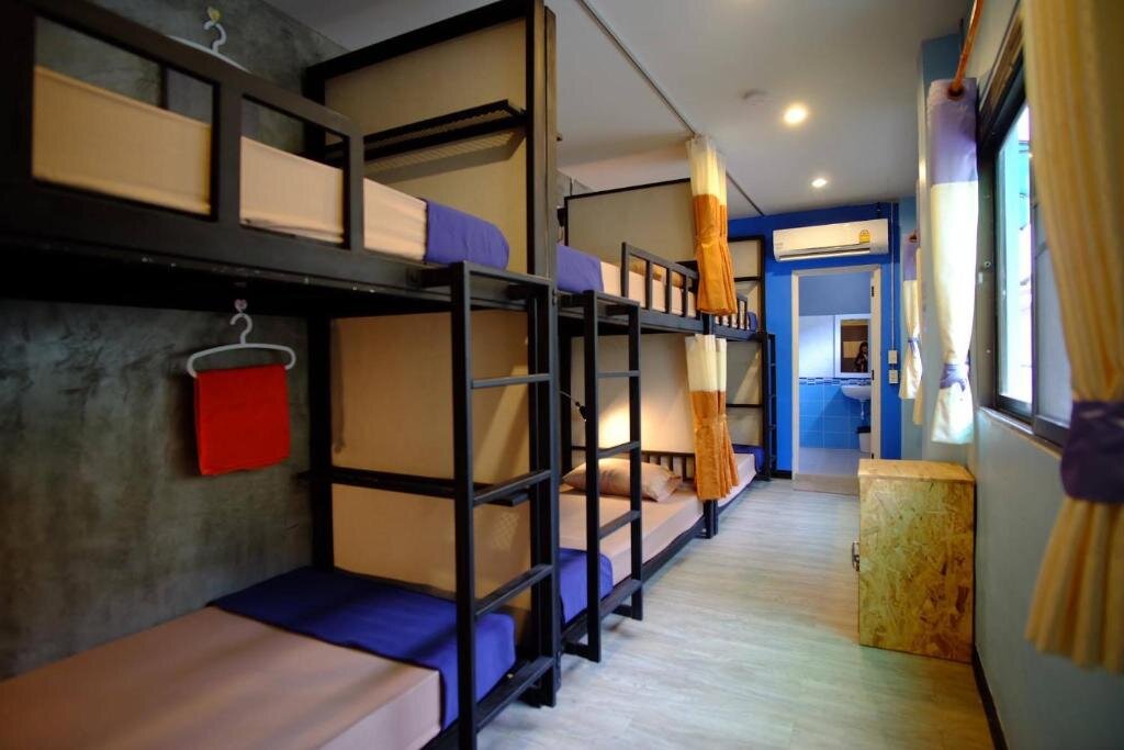 Кровать в общем номере (мужской номер) Nap Corner hostel