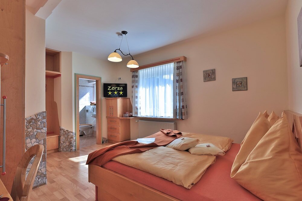 Standard Double room with balcony and with mountain view Hotel-Garni Zerza