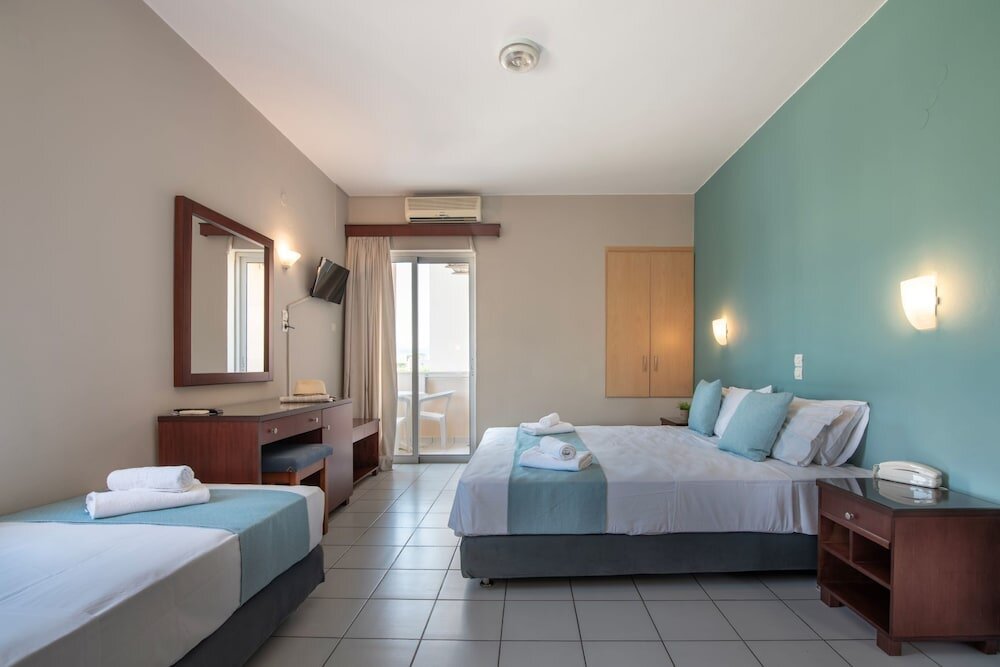Standard Triple room with balcony Hermes Hotel