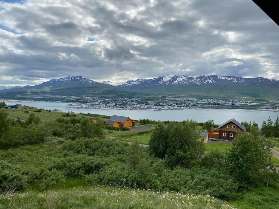 Коттедж Beautiful cabin with amazing view over Akureyri