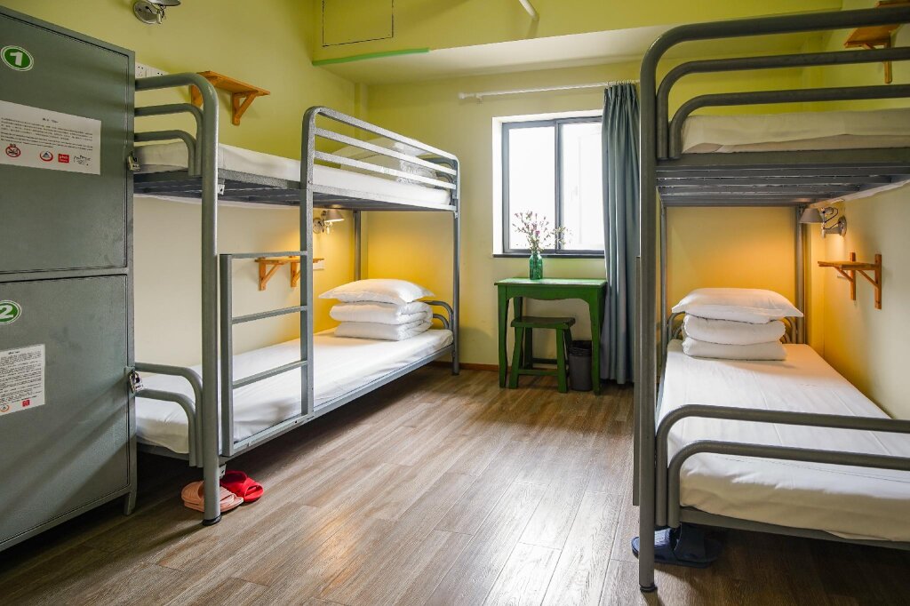 Кровать в общем номере (мужской номер) Wushanyi International Youth Hostel