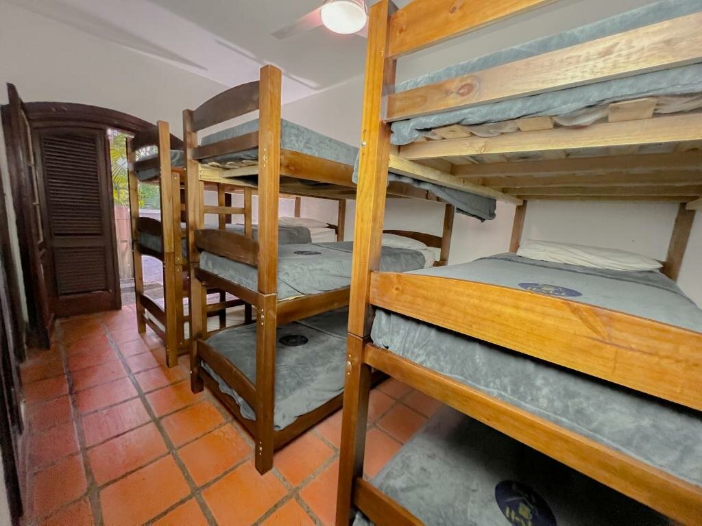 Кровать в общем номере (женский номер) Beer Hostel Suites Privativas e Compartilhadas