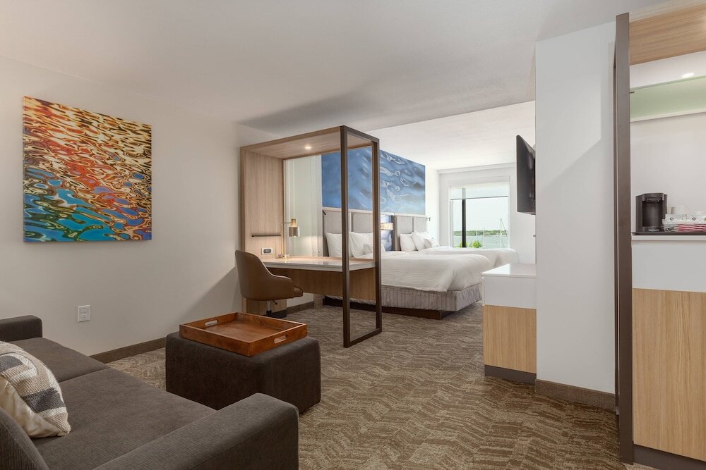 Четырёхместный люкс SpringHill Suites by Marriott Bradenton Downtown/Riverfront
