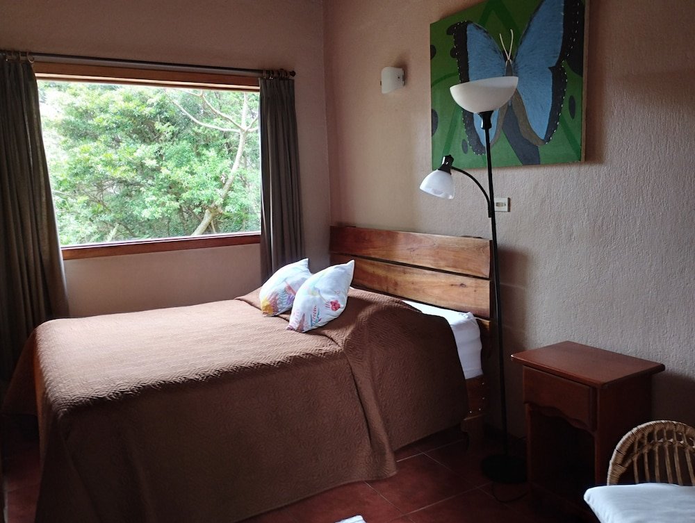 Standard Doppel Zimmer Keller mit Gartenblick Cala Lodge