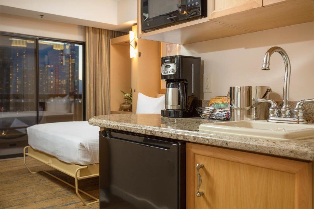 Двухместная студия Murphy bed с балконом Hilton Vacation Club Polo Towers Las Vegas