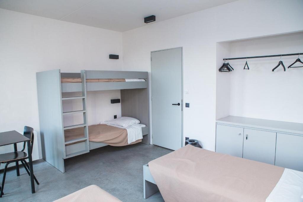 Кровать в общем номере (мужской номер) Antwerp Central Youth Hostel