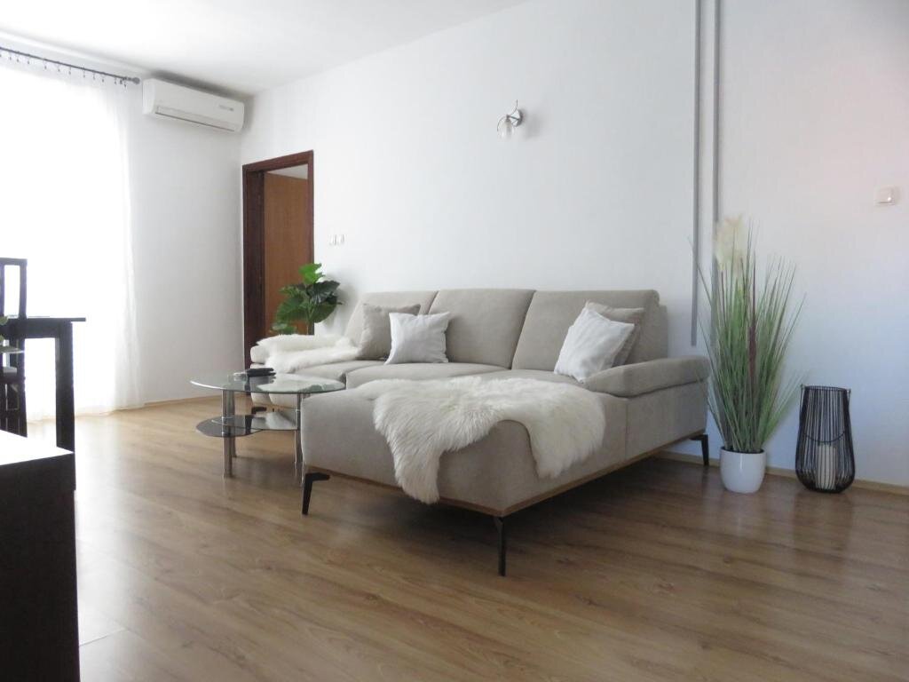 2 Bedrooms Apartment Apartments Angie