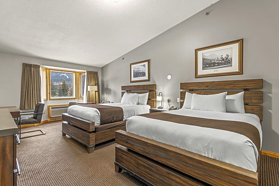 Superior Quadruple room Canmore Rocky Mountain Inn