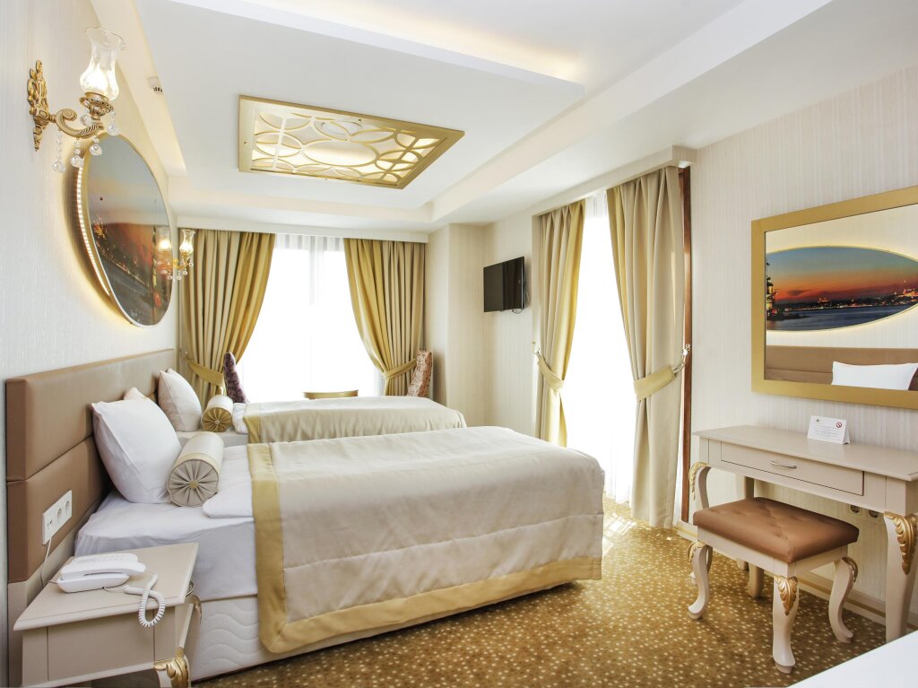Кровать в общем номере Parmada Hotel