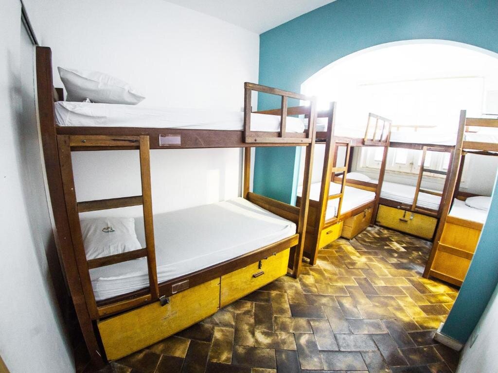 Кровать в общем номере Bamboo Rio Hostel