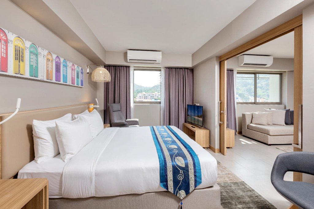 Люкс с 2 комнатами Journeyhub Phuket Patong