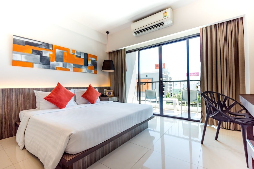 Deluxe room with balcony and with pool view Hotel J Residence