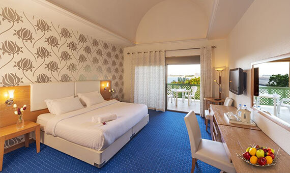 Номер Deluxe Golden Tulip Al Jazira Hotel & Resort