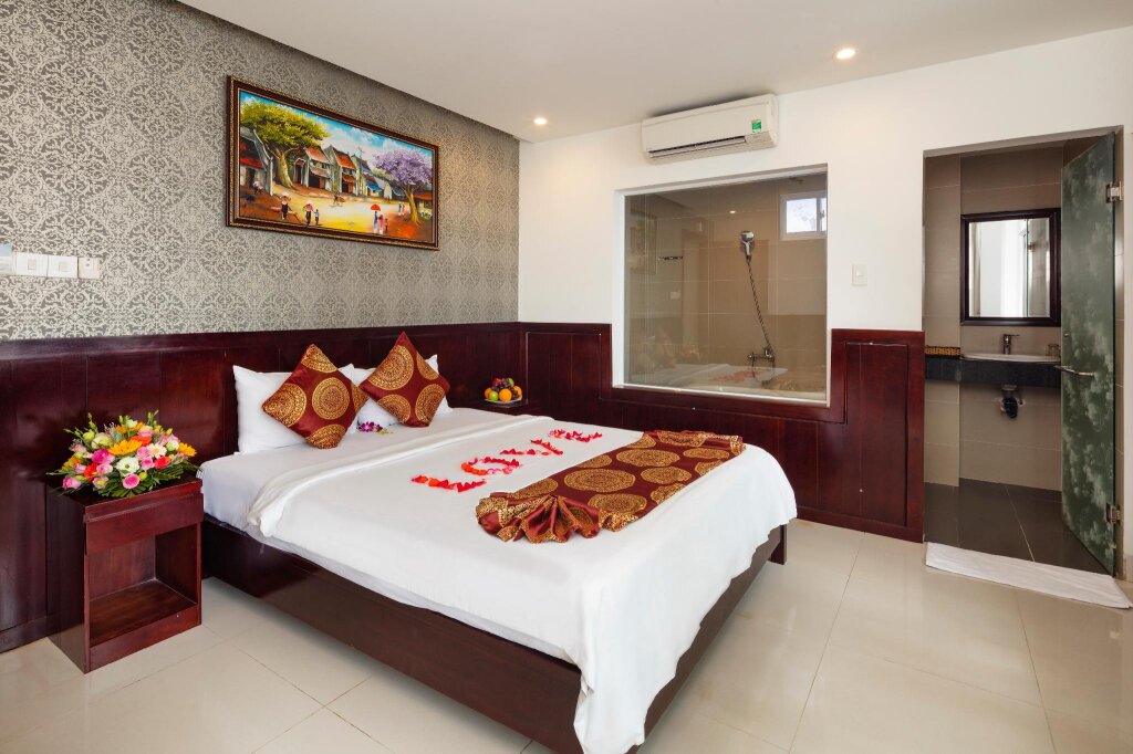 Deluxe Double room with balcony and with city view Azura Hotel