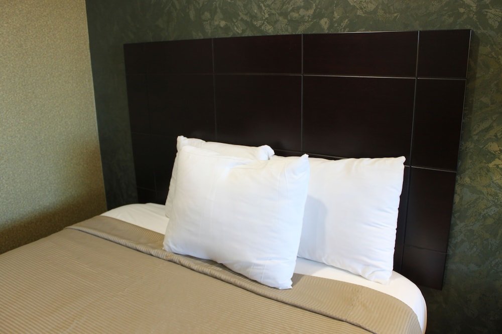 Standard Quadruple room Crystal Inn Suites & Spas