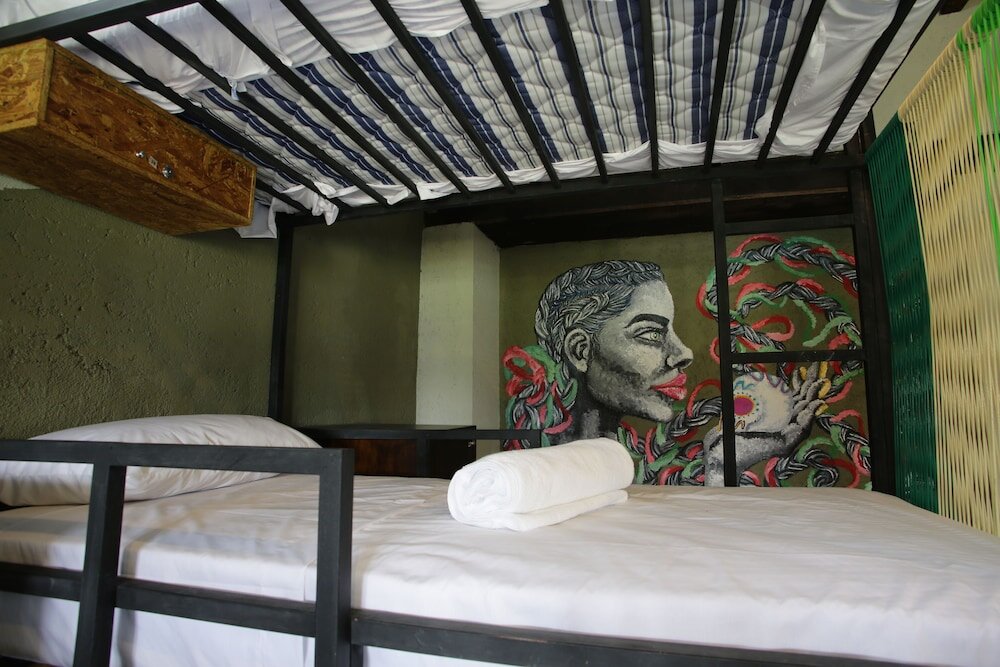 Кровать в общем номере с балконом Mexiqui Zocalo