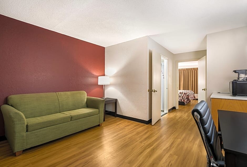 Люкс Red Roof Inn & Suites Knoxville East