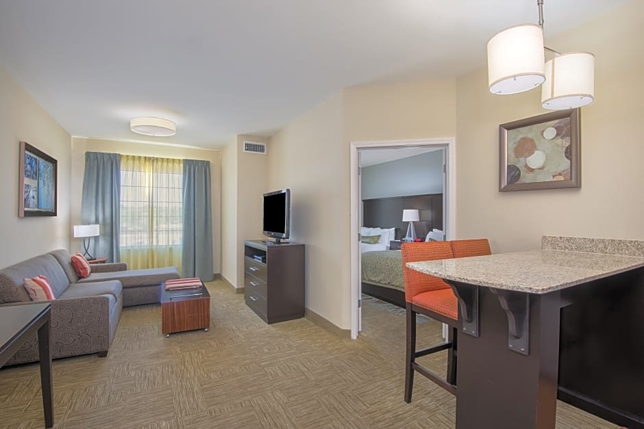 Suite 1 camera da letto Staybridge Suites Amarillo Western Crossing, an IHG Hotel