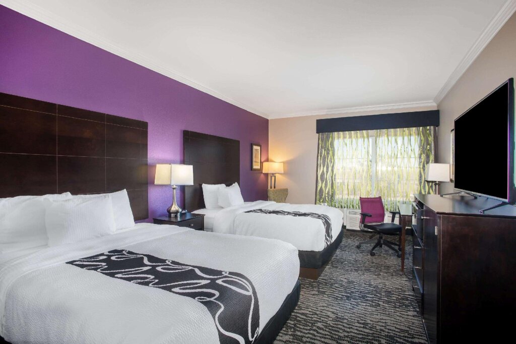 Четырёхместный номер Standard La Quinta Inn & Suites by Wyndham Columbus TX