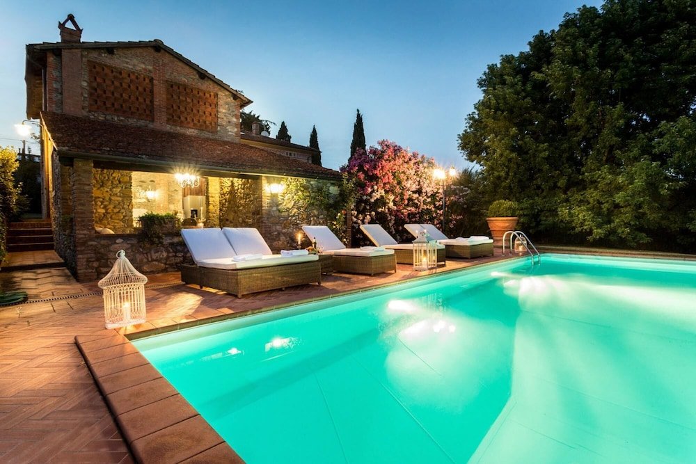 Villa Villa Clara, Luxury 5 bedrooms Lakefront Farmhouse Villa with Private Pool on the Lucca Hills