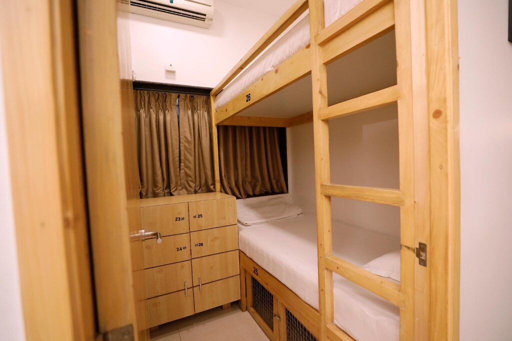 Кровать в общем номере Nap Manor Hostels